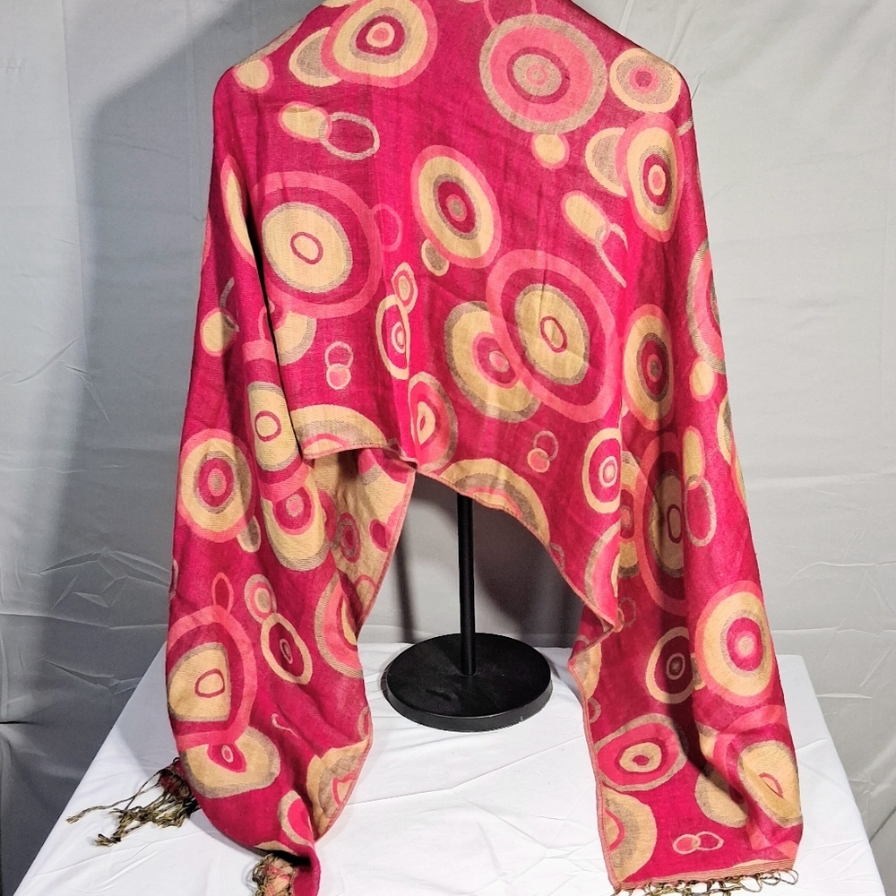 Soft Reversible Fuschia/Red/Pink Circle Pattern Fringed Long Wrapl/Shawl